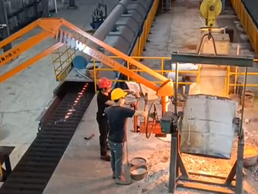 Hot metalen gietmachine vouwarm vermogen voordat de ovenstortapparatuur